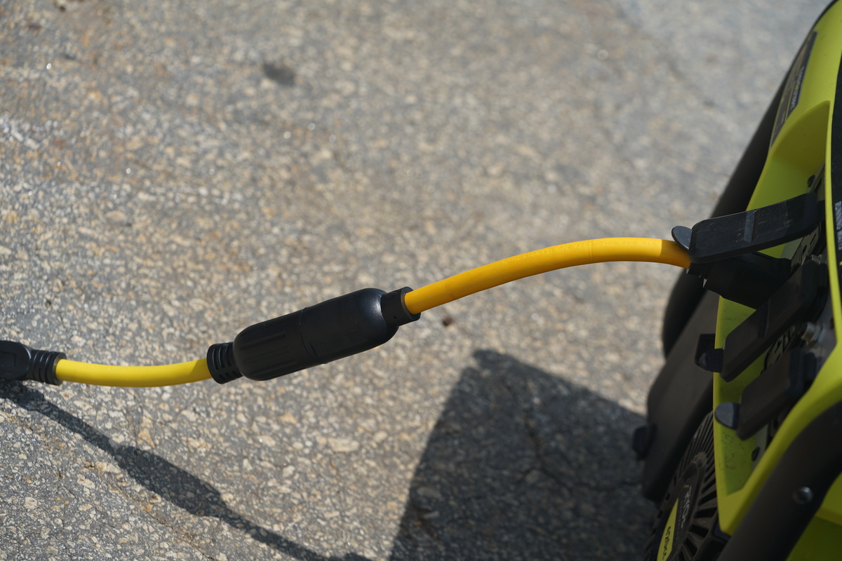 SOUTHWIRE, GENERATOR 12/3 STW 9" YELLOW TWIST-TO-LOCK ADAPTER WITH NEMA5-15 BLACK PLUG AND L5-20 RECEPTACLE
