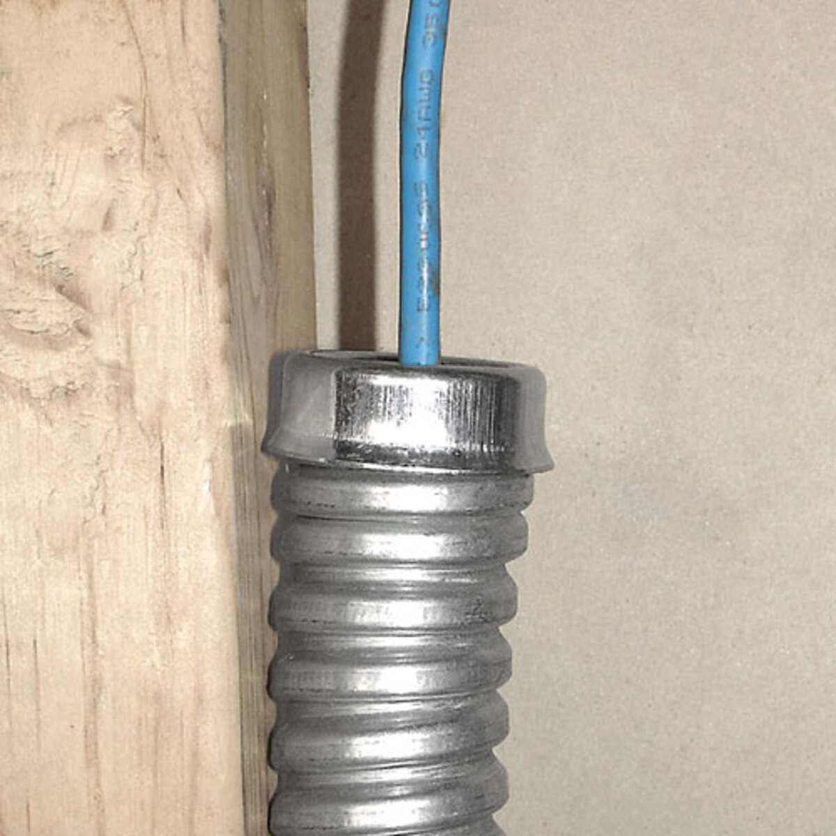 1/2" MC Cable Screw In Type Insulating Bushing - Steel