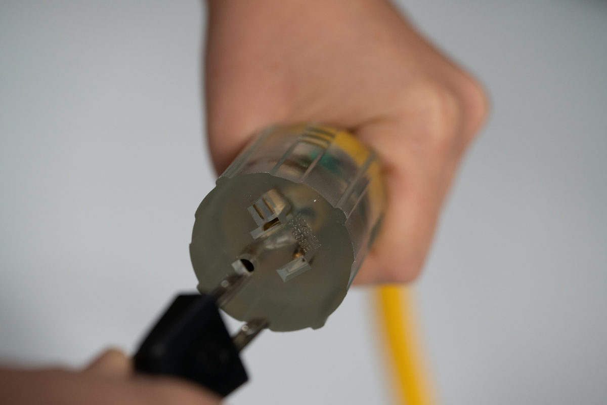SOUTHWIRE, 10/3 SJTOW 50' YELLOW GENERATOR EXTENSTION CORD WITH YELLOW5-20 PLUG AND POWER LIGHT INDICATOR RECEPTACLE