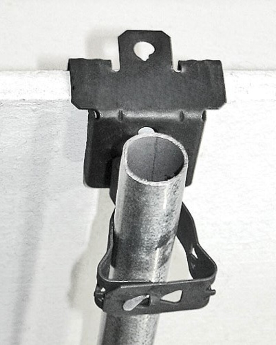 1-1/2 In. Conduit Hanger With 5/16” To 1/2” Thick Flange Mount