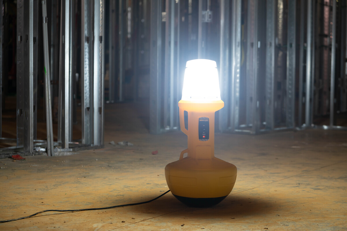 15,000 lumen 36” LED Wobblelight 1