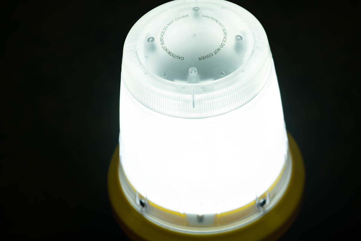 15,000 lumen 36” LED Wobblelight 1