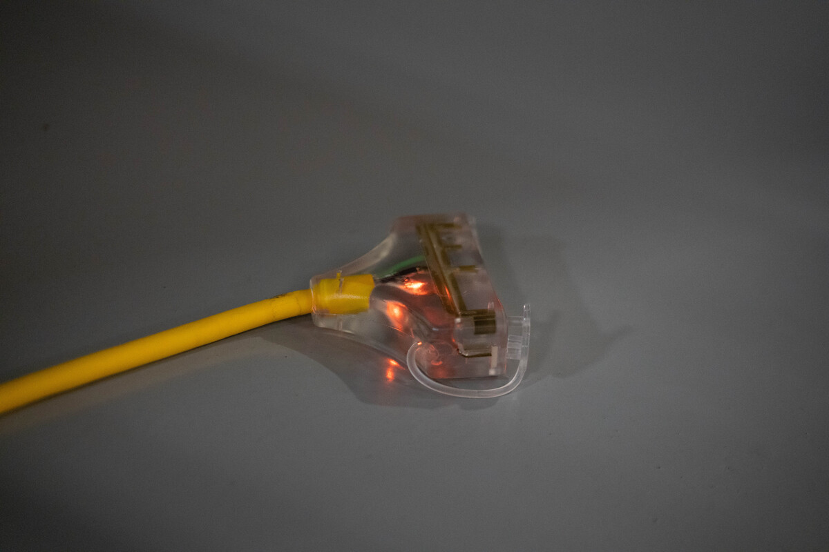 SOUTHWIRE, POLAR SOLAR 12/3 SJEOOW YELLOW TRI-TAP 50' OUTDOOR COLD WEATHER EXTENSION CORD WITH POWER LIGHT INDICATOR