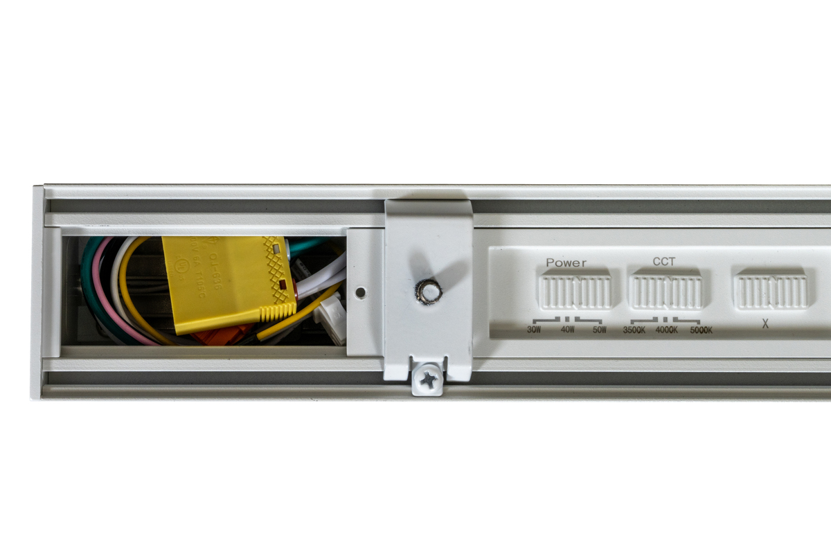 12PK 4FT 50W POWER & CCT SELECTABLE ARCHITECTURAL LINEARSTRIP-WHITE30/40/50W 3,840/5,040/6,100 LUMENS3500K/4000K/5000K 120-277VDIMMABLE 0-10V