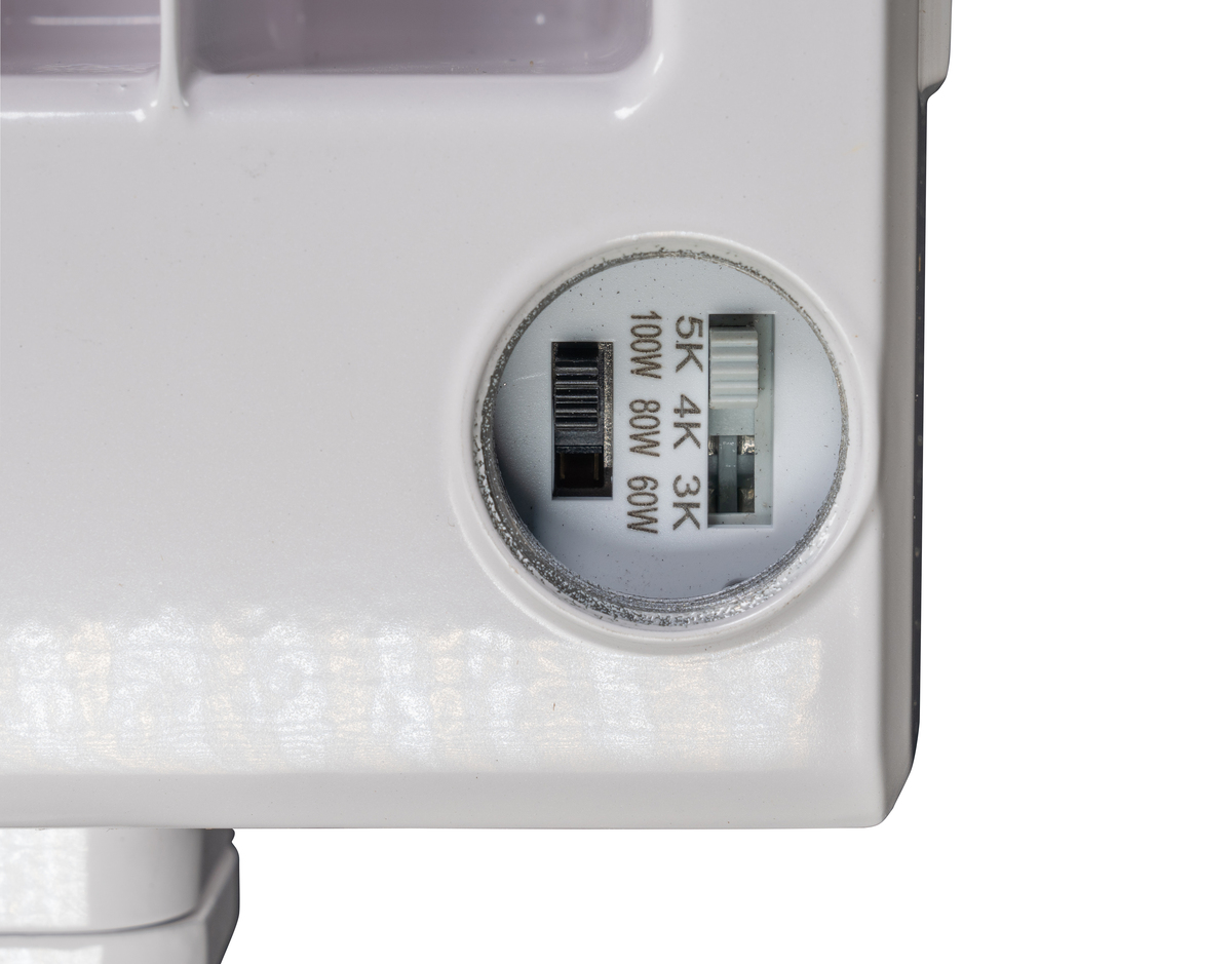 5PK 100WPOWER & CCT SELECTABLE MEDIUM FLOOD-SLIPFITTER MOUNT60W/80W/100W 3000K/4000K/5000K9000/12000/15000 LUMENS120-277V DIMMABLE WHITE FINISHYOKE MOUNT INCLUDED