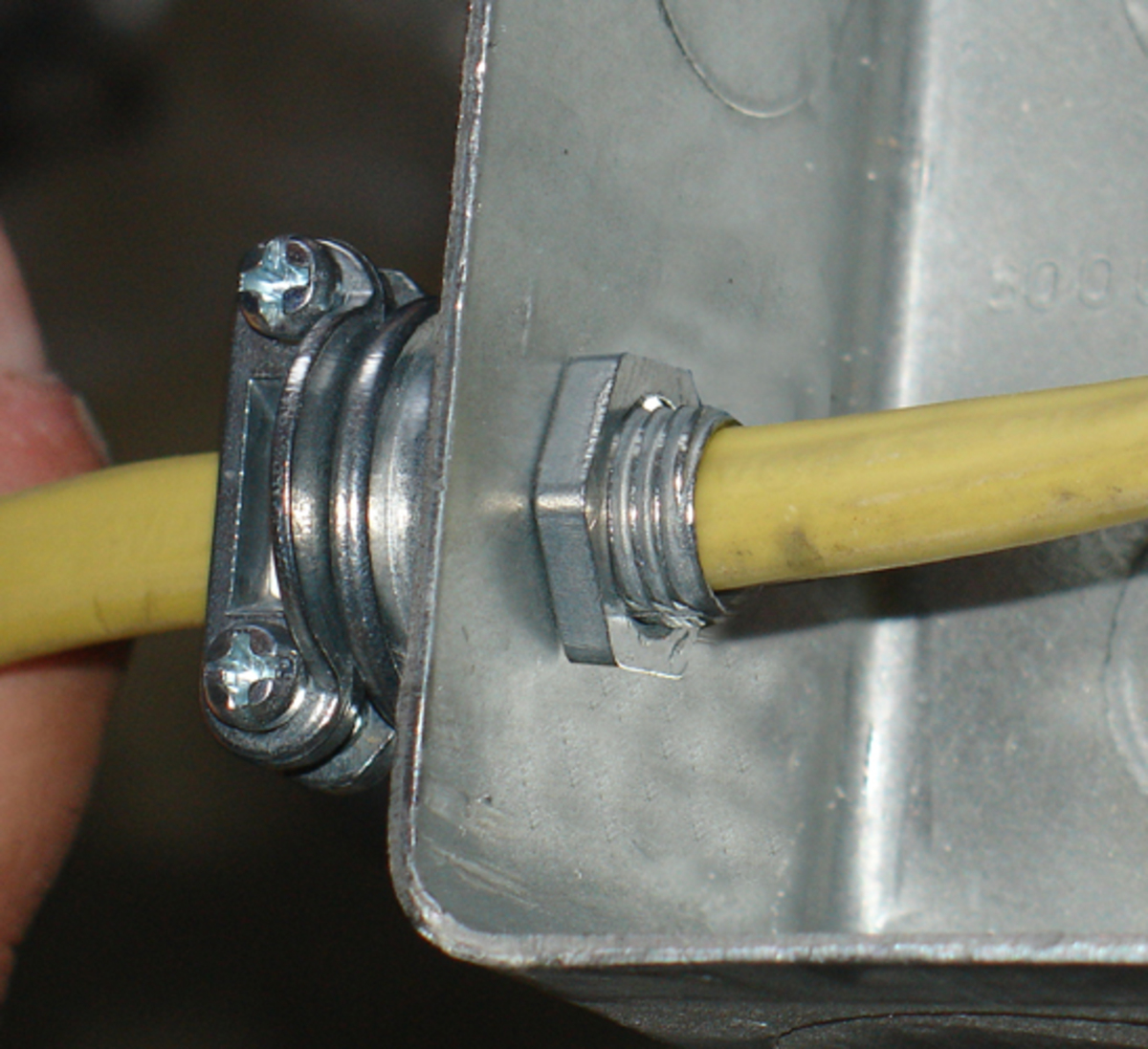 Armored cable online clamps