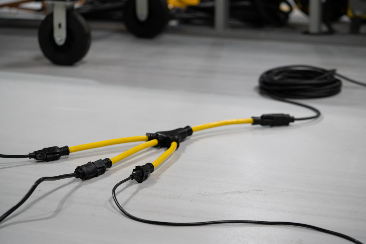 SOUTHWIRE, GENERATOR 12/3 STW 2' YELLOW "W" ADAPTER WITH BLACK PLUGS